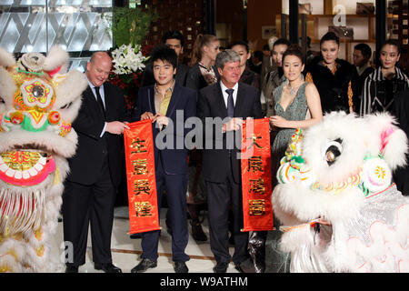 Patrick Louis Vuitton, a fifth-generation family member of Louis Vuitton,  and Chinese actress Gong Li pose at the newly-opened Louis Vuitton flagship  Stock Photo - Alamy