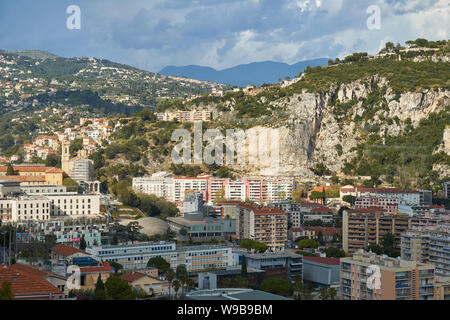 Nice, France - le 04 avril 2019 : Belle vue sur la ville d'en haut. Banque D'Images