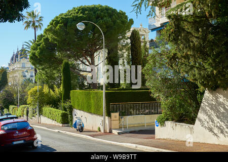 Nice, France - le 04 avril 2019 : sur le Boulevard Prince de Galles Banque D'Images