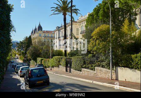 Nice, France - le 04 avril 2019 : sur le Boulevard Prince de Galles Banque D'Images