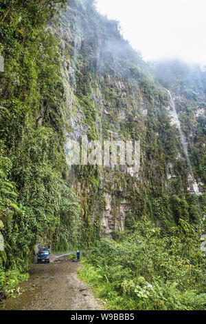 La Cumbre, Bolivia-Jan 3, 2019 : Les participants de la descente de la route la plus dangereuse du monde à La Cumbre col altitude 4700 m , appelé "mort" Banque D'Images