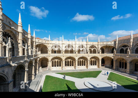 Lisbonne, Portugal. Le cloître de l'Mosteiro dos Jeronimos, ou le monastère des Hiéronymites de la. Le monastère est considéré comme un triomphe de l'art manuélin Banque D'Images