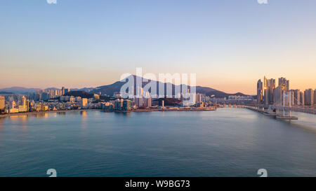 Vue aérienne du pont Gwangan,ville de Busan en Corée du Sud. Banque D'Images