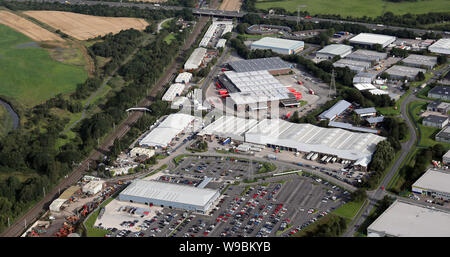 Vue aérienne de l'CarShop, Prochaine Distribution & Royal Mail unités sur le côté nord de Warrington, Cheshire Banque D'Images