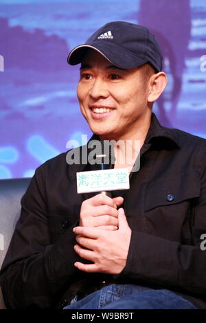 Acteur kungfu chinois Jet Li parle lors d'une conférence de presse pour le film de l'océan, le ciel, dans le nord-est de la municipalité de la province de Liaoning, Chine, 1 juin 2010. Banque D'Images