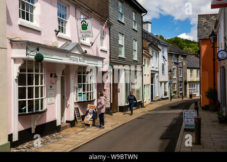 Royaume-uni, Angleterre, Devon, Ashburton, Fore Street, chant électrique café et boutiques Banque D'Images