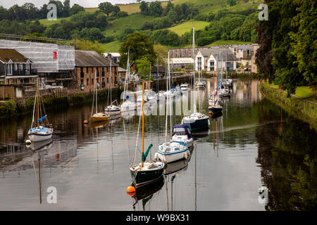 Royaume-uni, Angleterre, Devon, TOTNES, loisirs bateaux amarrés sur la rivière Dart à côté de l'île de Vire Banque D'Images