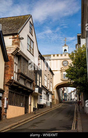 Royaume-uni, Angleterre, Devon, TOTNES, Fore Street, Elizabethan House Museum et East Gate Arch Banque D'Images