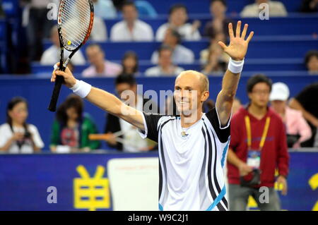 Nikolay Davidenko de la Russie célèbre la victoire contre l'Espagne de Rafael Nadal en finale du Masters 1000 de Shanghai 2009 ATP tennis tournoi dans S Banque D'Images