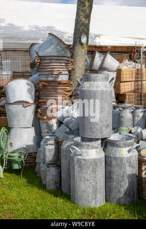 Vente de produits pour jardin galvanisé à Southport Flower Show, le parc Victoria, le Merseyside (Royaume-Uni) Banque D'Images