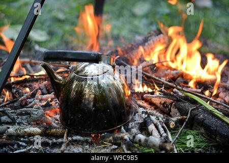 Ancien électrique métal brillant au soleil sur un feu, Voyage Vacances week-end, un jour d'été, photo horizontale Banque D'Images