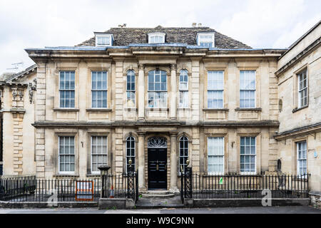 68 Fore Street Chippenham Wiltshire . Un bâtiment classé grade 1 décrit comme un bel exemple de baroque vernaculaire construite avec la pierre de pierre de Banque D'Images