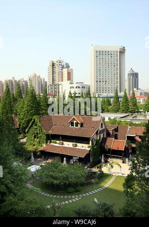 Vue de la SH508 restaurant, ancienne maison familiale de l'écrivain britannique J.G. Ballard, à Shanghai, Chine, le 26 avril 2009. Prendre une promenade sur Guangzhou Fanyu (Lu) (P Banque D'Images