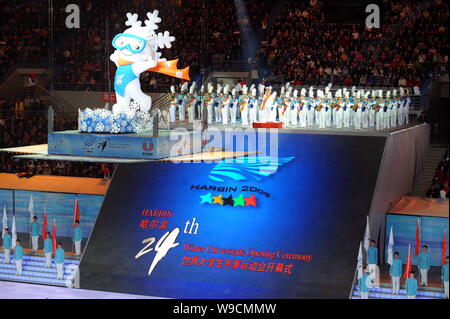 Entertainers effectuer lors de la cérémonie d'ouverture de la 24e Universiade d'hiver de Harbin à Harbin City, au nord-est de la province chinoise, le mercredi, Banque D'Images