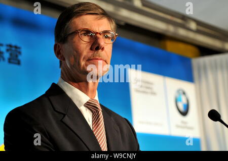 L'Olaf Kastner, président-directeur général de BMW Brilliance Automotive Ltd., est vu à la cérémonie de clôture de la BMW 2009 d'éducation à la sécurité du trafic d'enfants Banque D'Images