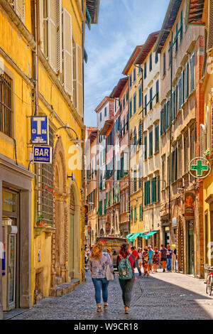 Rue de la vieille ville de Lucques en Toscane, Italie. Banque D'Images