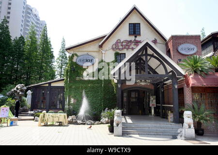 Vue de la SH508 restaurant, ancienne maison familiale de l'écrivain britannique J.G. Ballard, à Shanghai, Chine, le 26 avril 2009. Prendre une promenade sur Guangzhou Fanyu (Lu) (P Banque D'Images