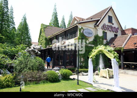 Vue de la SH508 restaurant, ancienne maison familiale de l'écrivain britannique J.G. Ballard, à Shanghai, Chine, le 26 avril 2009. Prendre une promenade sur Guangzhou Fanyu (Lu) (P Banque D'Images