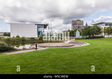 La MIMA et la bouteille de Notes statue en Middlesbrough,Angleterre,UK Banque D'Images