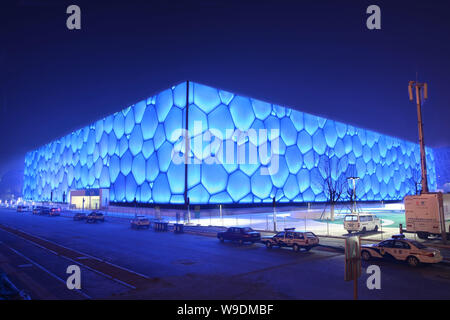 Vue nocturne de la National Aquatic Centre, connu comme le Cube d'eau, à Beijing, le 19 février 2008. Banque D'Images