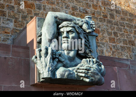 L'ACTION. L'un des 16 sculptures en bronze au Mémorial de la France combattante, fort du Mont-Valérien, Suresnes, Paris. Banque D'Images