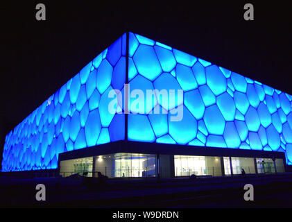 Vue de nuit Centre national aquatique, connu comme le Cube d'eau, l'un des sites des Jeux Olympiques de Beijing 2008, à Beijing le 23 janvier 2008. Banque D'Images