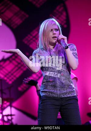 La chanteuse canadienne Avril Lavigne lors d'un concert solo de sa tournée, The Best Damn Tour, au gymnase olympique de basketball de Beijing, Chine, S Banque D'Images
