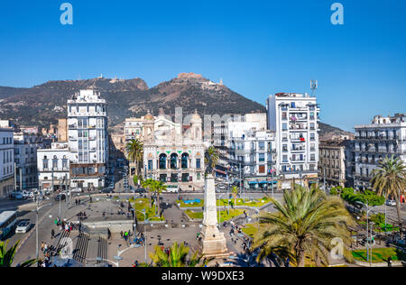 Algérie, Oran city , Premier de novembre Square, théâtre régional et Monument de la Liberté Banque D'Images