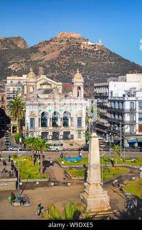 Algérie, Oran city , Premier de novembre Square, théâtre régional et Monument de la Liberté Banque D'Images