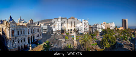 Algérie, Oran city , Premier de novembre Square, théâtre régional et Monument de la Liberté Banque D'Images