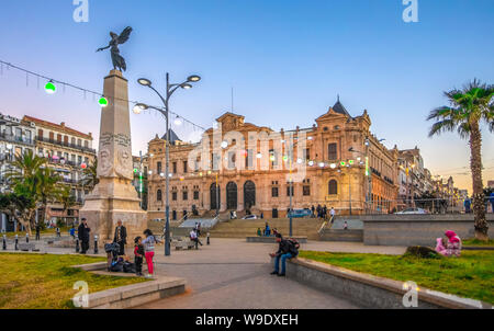 Algérie, Oran Ville, Premier de novembre, à l'Hôtel de Ville Square Bldg. Banque D'Images