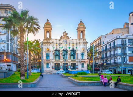 Algérie, Oran city , Premier de novembre Square, théâtre régional et l'Opéra Banque D'Images