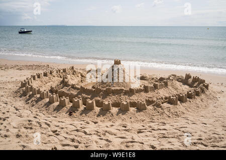 Grand château sur la plage de Sandbanks Banque D'Images