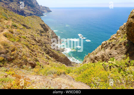 Pic des rochers des montagnes d'Anaga Park sur mer Rural, Tenerife, Espagne. Banque D'Images