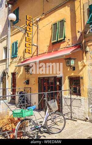 PORTOFERAIO, ILE D'Elbe, ITALIE - circa 2011, août : Rues de Portoferraio Banque D'Images