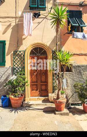 PORTOFERAIO, ILE D'Elbe, ITALIE - circa 2011, août : Rues de Portoferraio Banque D'Images