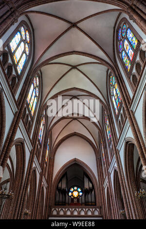 Pologne, Varsovie, plafond en voûte gothique, Cathédrale de l'Archange Saint-Michel et l'intérieur St Florian Martyr Banque D'Images