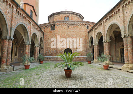 Bologne, Italie - 22 juillet 2019 : la basilique Santo Stefano est un complexe d'édifices religieux à Bologne, Italie Banque D'Images