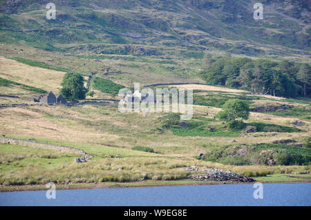 Der Voir Llyn Cwmystradllyn in den Bergen von Wales in der Nähe von Porthmadog Banque D'Images