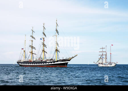 Grand voilier russe Kruzenshtern un quatre-mâts en écorce sur le Hanse Sail Rostock, Allemagne Banque D'Images