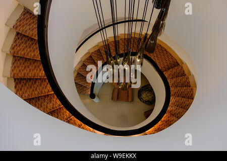 Watford, Royaume-Uni, septembre 2018, vue sur un escalier dans l'hôtel Grove, Hertfordshire, Angleterre Banque D'Images