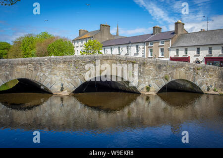 Vieux pont de pierre à Westport, Comté de Mayo, Irlande Banque D'Images