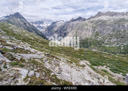 Beau paysage à Nyon - route de montagne dans les Alpes Suisses, Suisse Banque D'Images