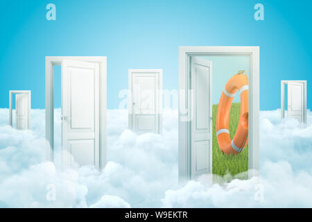 Le rendu 3D de cinq portes debout sur les nuages duveteux sous ciel bleu, une porte menant à pelouse verte avec grande bouée orange sur elle. Banque D'Images