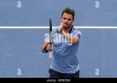 Mason, Ohio, USA. Août 13, 2019. Stan Wawrinka (SUI) applaudit la foule après avoir remporté son match de mardi au cours de tour de l'Ouest et du Sud de s'ouvrir à la Lindner Family Tennis Center, Mason, Oh. Crédit : Scott Stuart/ZUMA/Alamy Fil Live News Banque D'Images