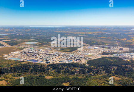 Photo aérienne de Cenovus Christina Lake près de Conklin dans les sables bitumineux de l'Alberta. Banque D'Images