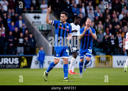 Rochdale, UK. 13Th Aug 2019. Avant de Rochdale Ian Henderson célèbre après rendant 1-1 pendant la cire en Cup match entre Bolton Wanderers et Rochdale Spotland Rochdale au stade, le mardi 13 août 2019. Usage éditorial uniquement, licence requise pour un usage commercial. Photographie peut uniquement être utilisé pour les journaux et/ou à des fins d'édition de magazines (Credit : Andy Whitehead | MI News) Credit : MI News & Sport /Alamy Live News Banque D'Images