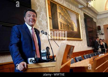 Rome, Italie. Août 13, 2019. Matteo Renzi Rome 13 août 2019. Sénat. Conférence de presse de l'ancien premier ministre Matteo Renzi à parler de la crise gouvernementale Foto Samantha Zucchi Insidefoto insidefoto Crédit : srl/Alamy Live News Banque D'Images