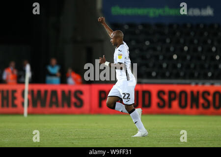 Swansea, Royaume-Uni. Août 13, 2019. Andre Ayew de Swansea City célèbre après qu'il marque son 1er des équipes objectif. Carabao tasse tasse EFL, 1er tour, match Swansea City v Northampton Town au Liberty Stadium de Swansea, Pays de Galles du Sud le mardi 13 août 2019. Cette image ne peut être utilisé qu'à des fins rédactionnelles. Usage éditorial uniquement, licence requise pour un usage commercial. Aucune utilisation de pari, de jeux ou d'un seul club/ligue/dvd publications. Photos par Andrew Andrew/Verger Verger la photographie de sport/Alamy live news Crédit : Andrew Orchard la photographie de sport/Alamy Live News Banque D'Images