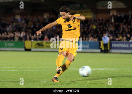 Kingston Upon Thames, Royaume-Uni. Août 13, 2019. Russell Martin de Milton Keynes Dons équipes marque son troisième mort dans la pénalité shoot out. Carabao tasse tasse EFL, 1er tour match, l'AFC Wimbledon v MK Dons au Cherry Red Records Stadium de Kingston upon Thames, Surrey, le mardi 13 août 2019. Cette image ne peut être utilisé qu'à des fins rédactionnelles. Usage éditorial uniquement, licence requise pour un usage commercial. Aucune utilisation de pari, de jeux ou d'un seul club/ligue/dvd publications. pic par Steffan Bowen/Andrew Orchard la photographie de sport/Alamy live news Banque D'Images